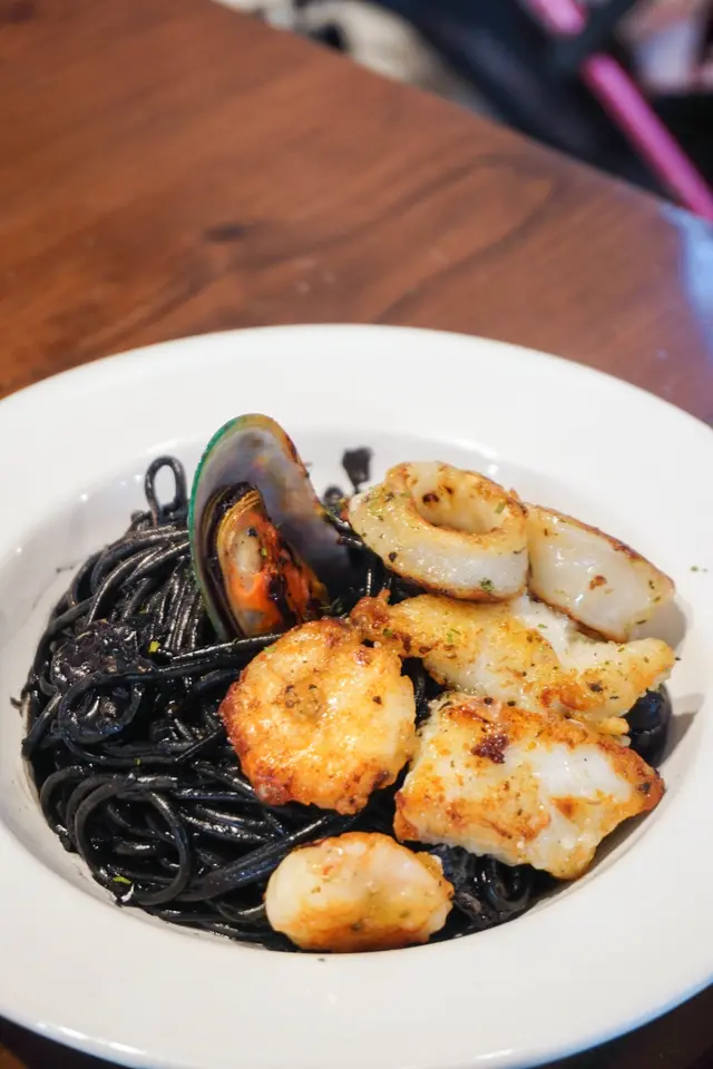 海鮮墨魚汁意粉