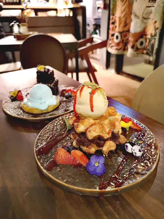 日式綠茶紅豆比利時窩夫配雪糕