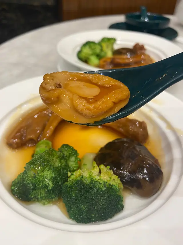 鮑魚花菇扣鴨掌