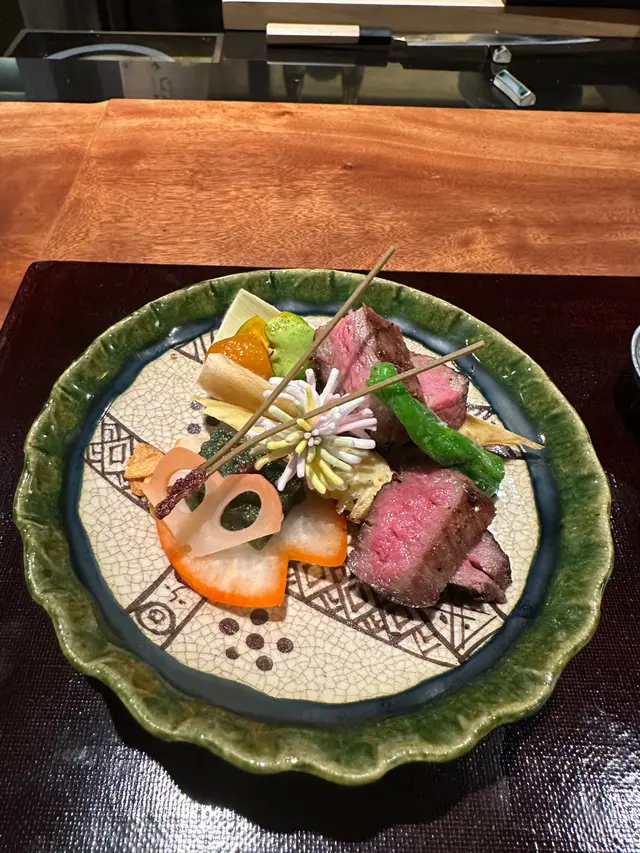 炭燒和牛配時令蔬菜