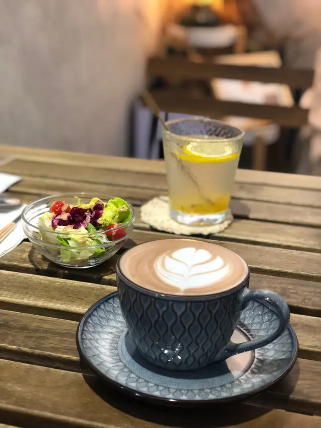 雜菜火龍果沙律丶柚子檸檬熱飲丶朱古力熱飲