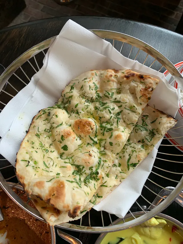 Garlic naan