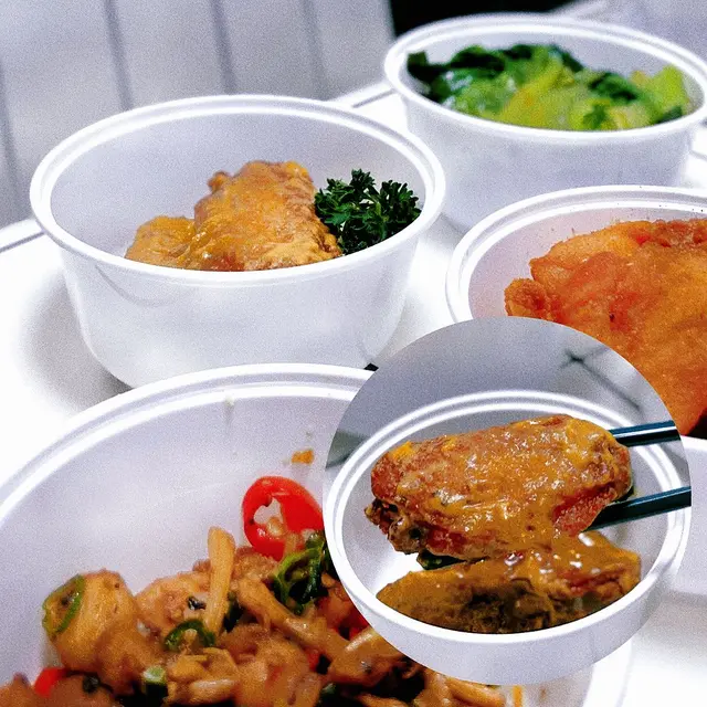 一樣都係即叫即炸,依個就係佢哋嘅招牌金沙雞翼!金沙醬滿布雞翼,令人食慾大增🐥咬落去會有好香濃嘅鹹蛋黃香,有啲後悔冇嗌多份!