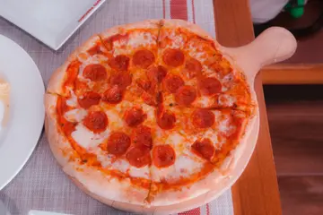 意式辣肉肠 pizza