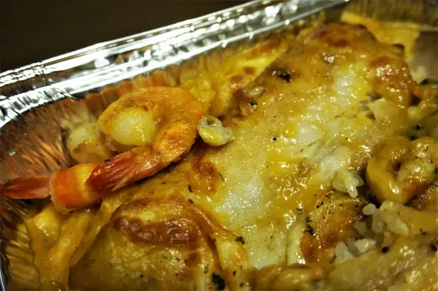 芝士焗南瓜汁海鮮飯