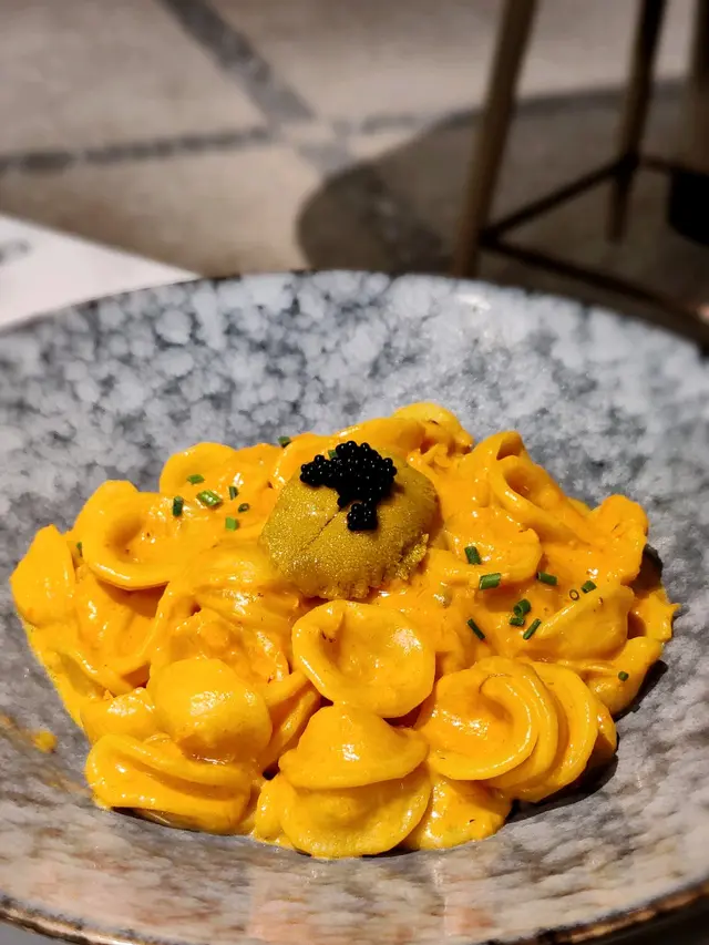 海膽黑魚子醬蟹肉貓耳朵粉