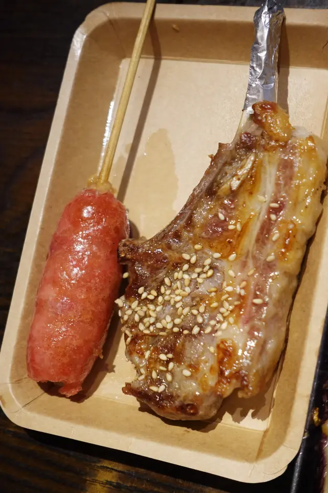 燒蒙古羊架 台灣蒜香腸