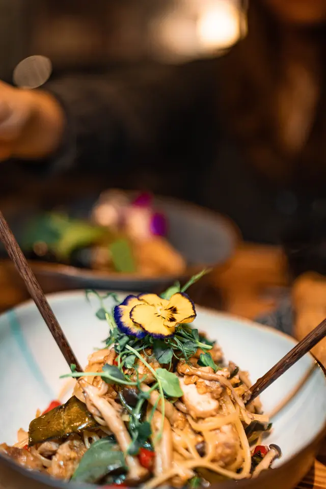 泰式香蒜酸辣雞肉炒意粉