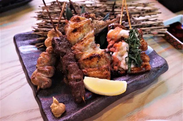 牛柳粒、山藥紫蘇豬腩肉、博多明太子醬燒豬腩肉、雞翼、雞頸肉及香草紐西蘭羊架