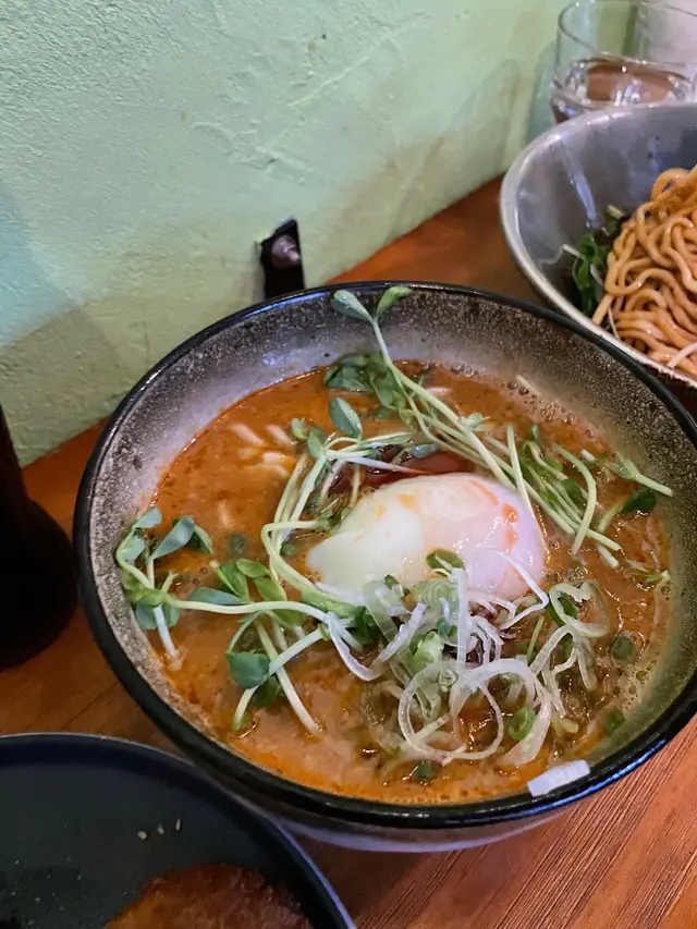 擔擔麵必食，湯底同面底超級正