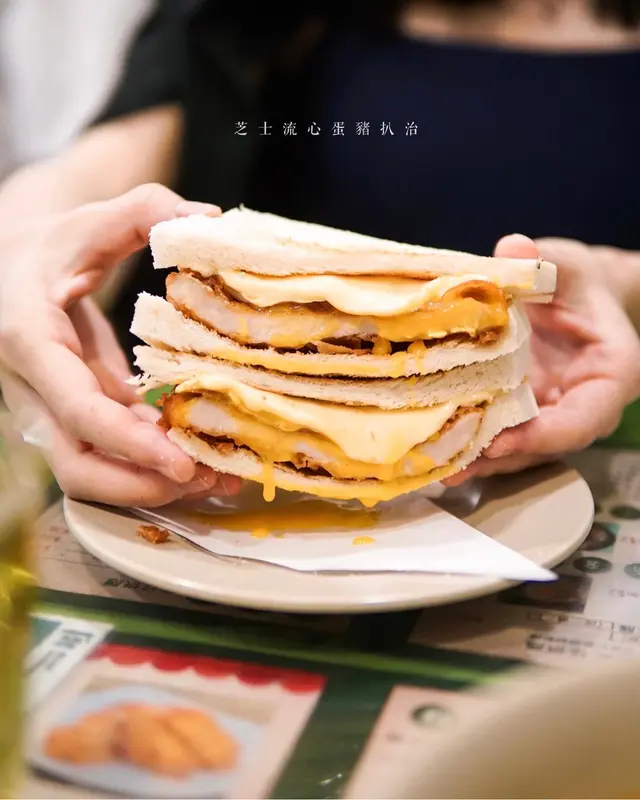 芝士流心蛋豬扒治