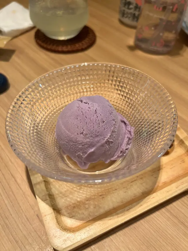 這個紫薯雪糕是令我最驚喜的食第,因為平時不太喜歡吃紫薯雪糕, 所以只點了一個給女兒吃, 而這裡的紫薯雪糕竟然和平常的紫薯雪糕不同, 這個是有香甜的紫薯味道, 超好味!! 後悔沒有多點幾個吃!