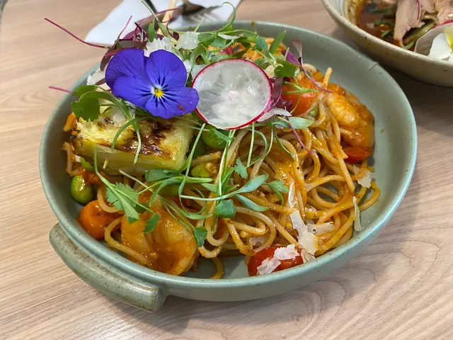 香煎蝦肉燒菠蘿冬蔭功意大利麵