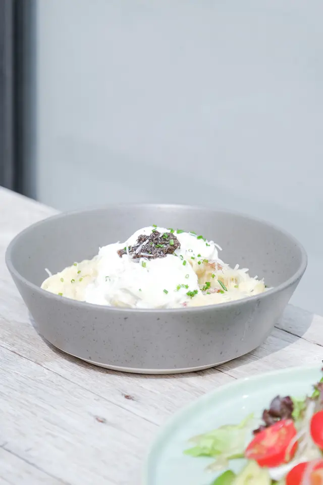 黑松露卡邦尼波浪闊麵