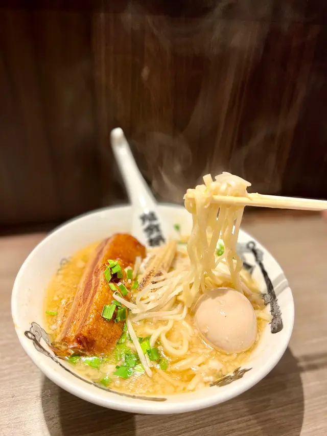 朋友唔食鬼辣唯有食無辣無麻，但係都唔係淡味，蒜香味噌都好出！味玉（睇片）係爆出嚟，好高質相信係日本蛋🥚推薦加味玉😋