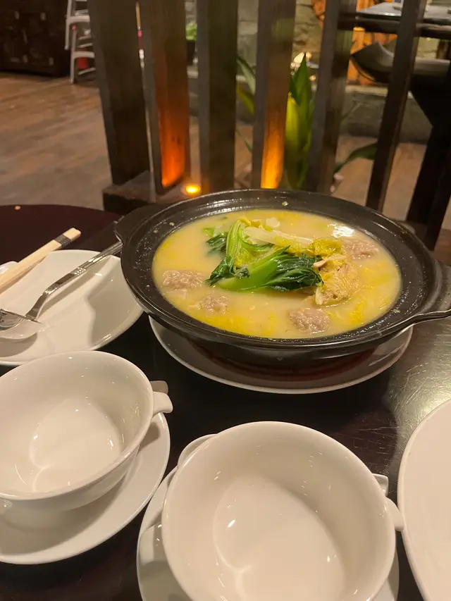 砂鍋菜膽餛飩雞 (半隻)