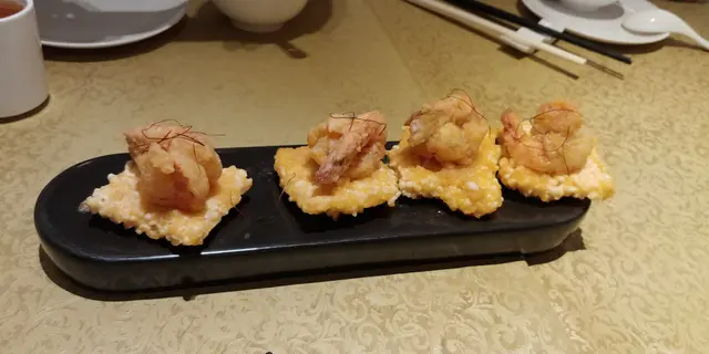 賣相雖與餐牌有些差異,但鍋巴做得香脆