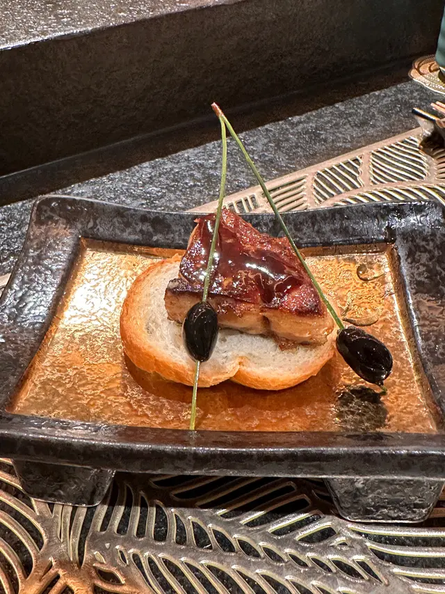 法國鵝肝配自家製藍莓醬