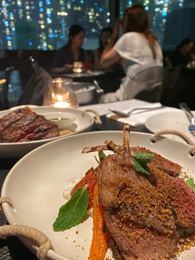 五成熟嘅羊扒，啲肉好嫩，仲要一啲都唔騷