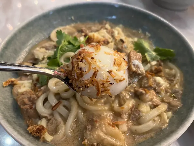 巴東牛肉”卡邦尼烏冬”