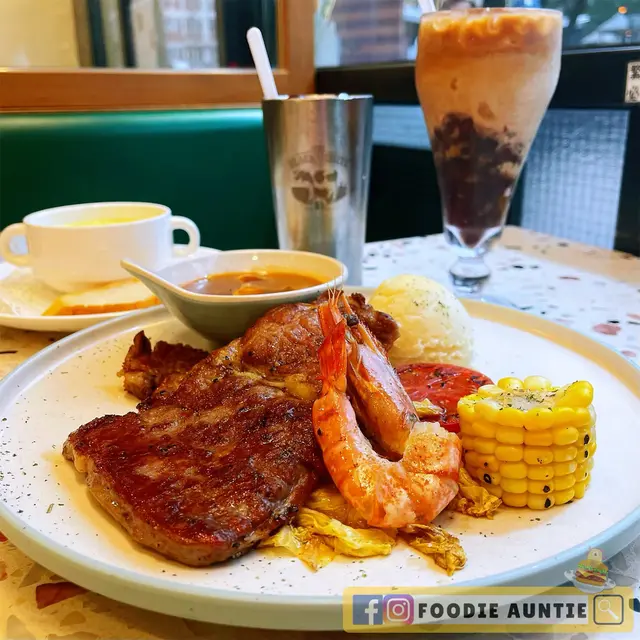 炭烤肉眼扒大蝦蘑菇燒汁薯蓉