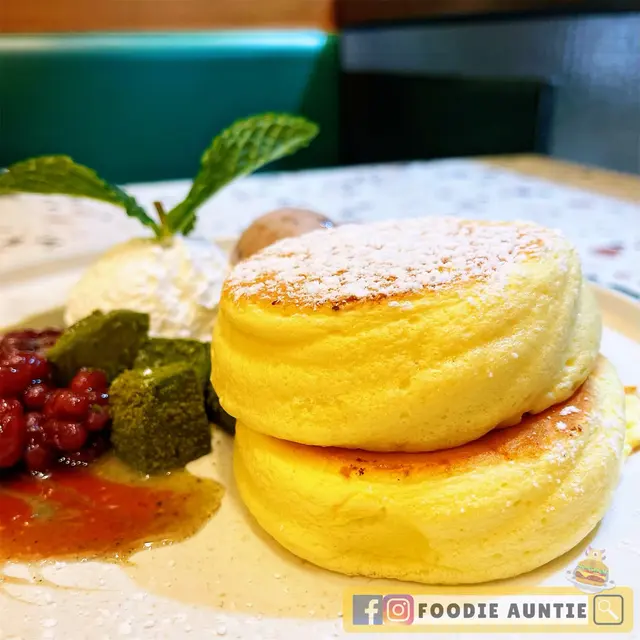 宇治抹茶疏乎厘班戟 配 朱古力雪糕