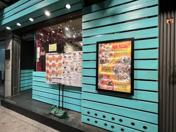 Pizza yetkazib beruvchi qiz Pizza yetkazib beruvchi qiz