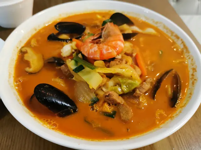 辣海鮮湯麵