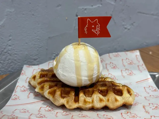 牛角包窩夫配雪糕