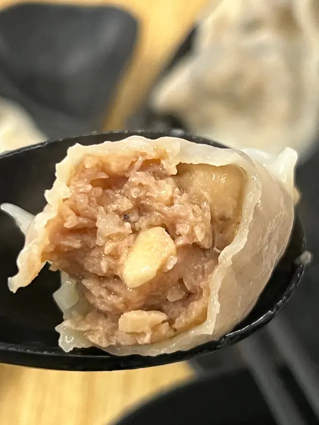 豬肉佔比較多，其次係馬蹄，最少係冬菇，馬蹄爽口