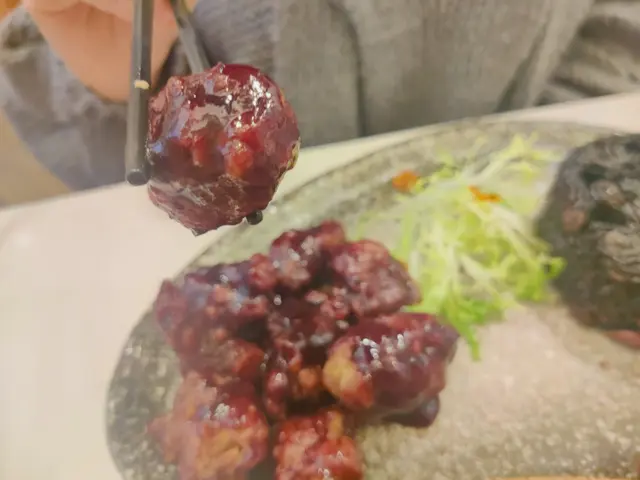 酸甜藍梅骨竹炭飯 