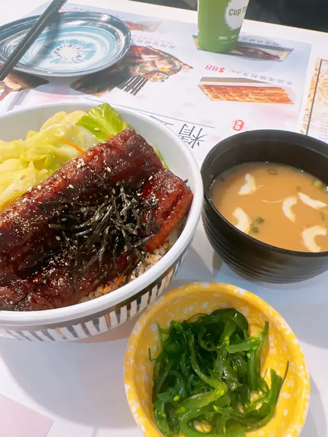 燒鰻魚定食配麵豉湯&中華沙律