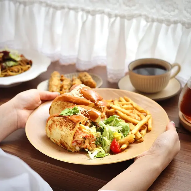 龍蝦碎蛋包 配 脆炸薯條