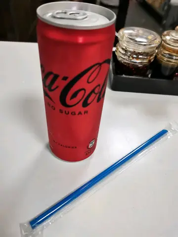 下午茶餐～牛沙瓜幼麵跟可口可樂