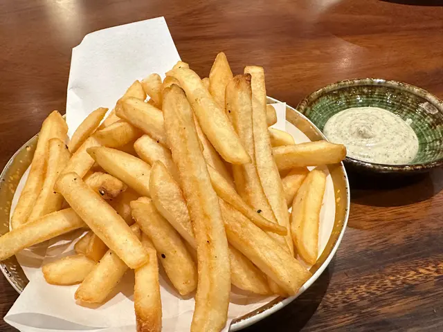 因為需要先食烏冬，最後才品嚐這一個薯條，仍可以keep到不會太淋，黑松露醬味道適中，不太濃郁🍟
