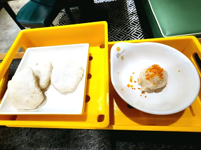 蟹籽手打蝦滑 & 自家墨魚餅