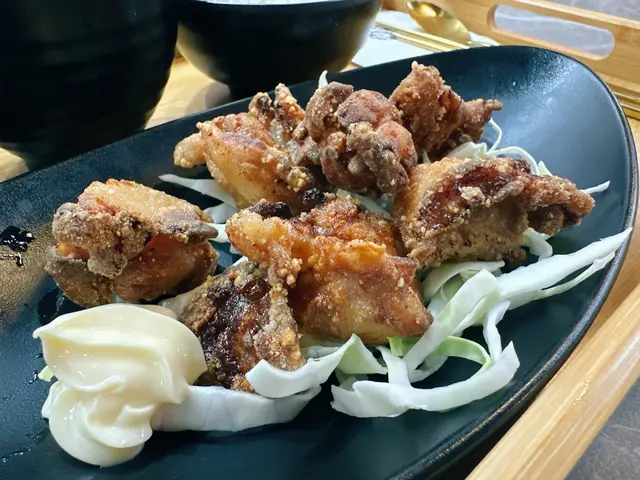 沙律醬可以再多啲，啲雞都幾好，唔會炸到太乾👍🏻