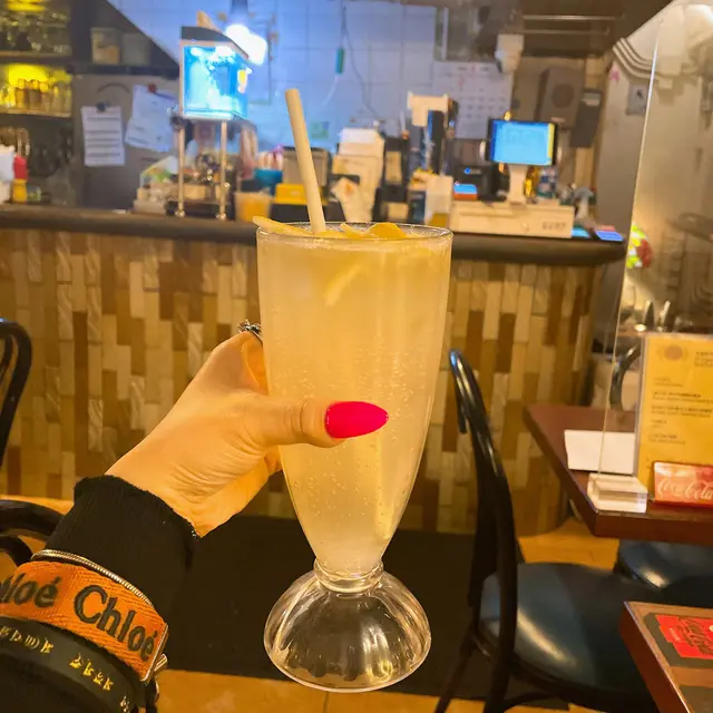 夠酸!我最鍾意佢加埋檸檬皮落去!真材實料嘅一杯特飲!
