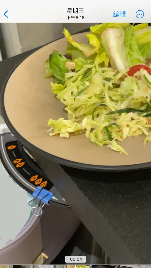 公文夾夾住嗰位就係tak火位