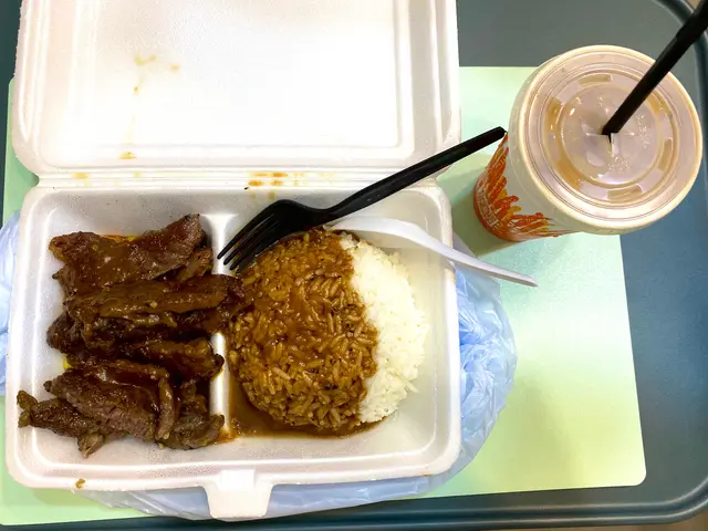 肉眼牛扒飯配凍鴛鴦