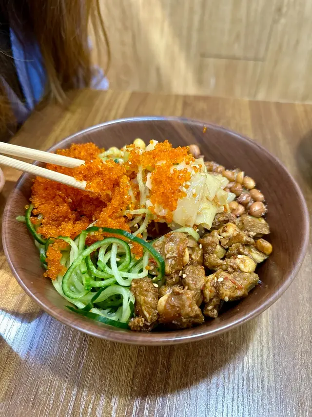 蟹籽麻辣雞軟骨 爆蒜撈