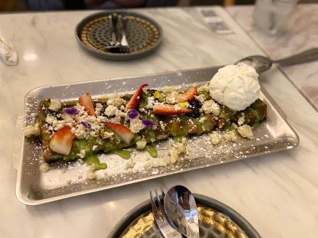 班蘭蜜糖厚多士配雲尼拿雪糕