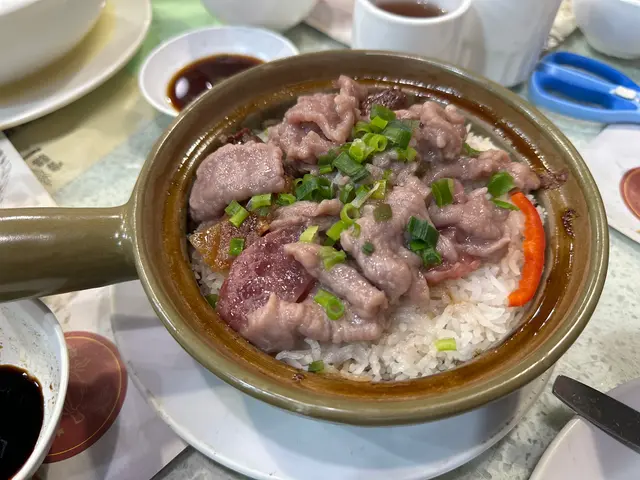 臘味牛肉煲仔飯