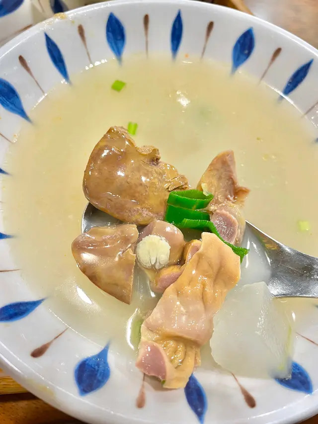 招牌海南雞飯配雞雜冬瓜湯 $