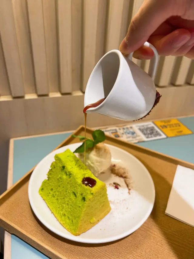 班蘭蛋糕配椰子雪糕 