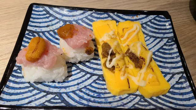 海膽吞拿魚茸壽司,芝士肉醬玉子燒