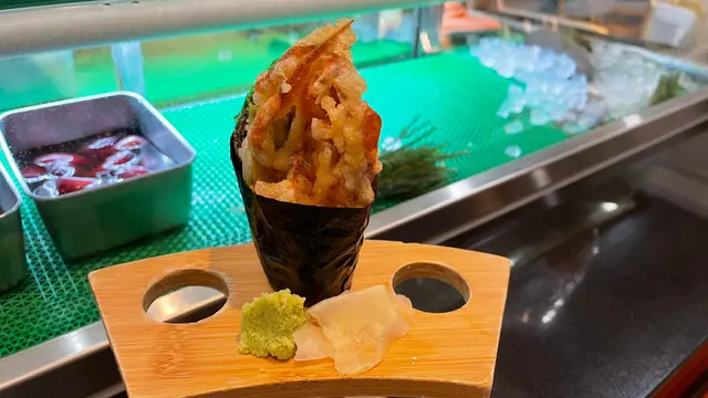 軟殼蟹，牛油果手卷