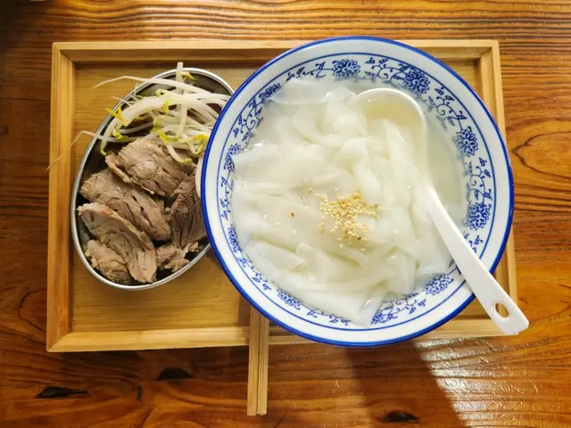 鮮肉骨湯粿條---招牌活肉