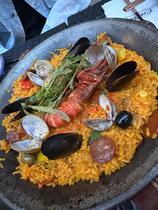 🖤西班牙海鮮炒飯🍚 ($328) 🖤 -以為好大盤但其實係好薄嘅一層😂性價比唔高😐 但都夠味同多料係入邊嘅😗