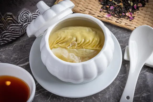 瑤柱花膠竹笙灌湯餃